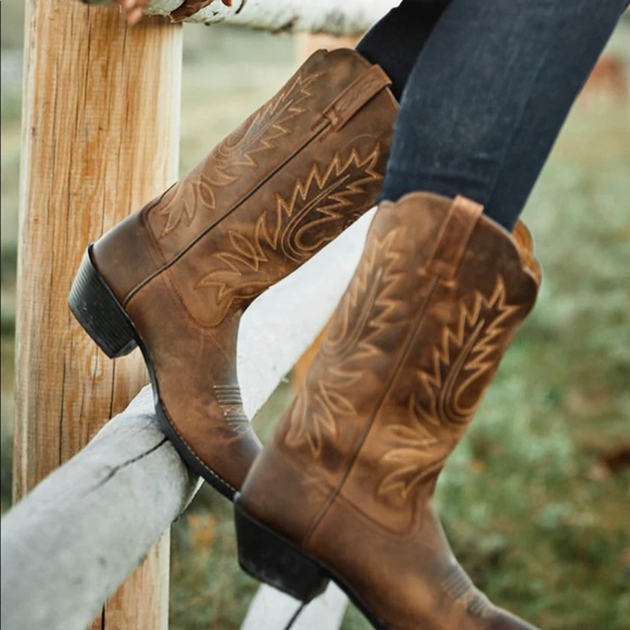 Ariat Shoes - Ariat Cowboy Boots Heritage R Toe Brown Leather Women’s size